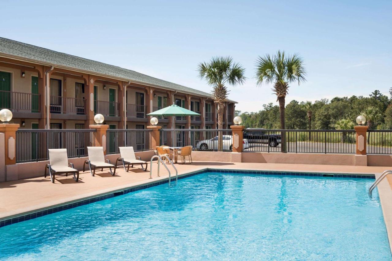 Days Inn By Wyndham Hardeeville/ I-95 State Line Екстериор снимка